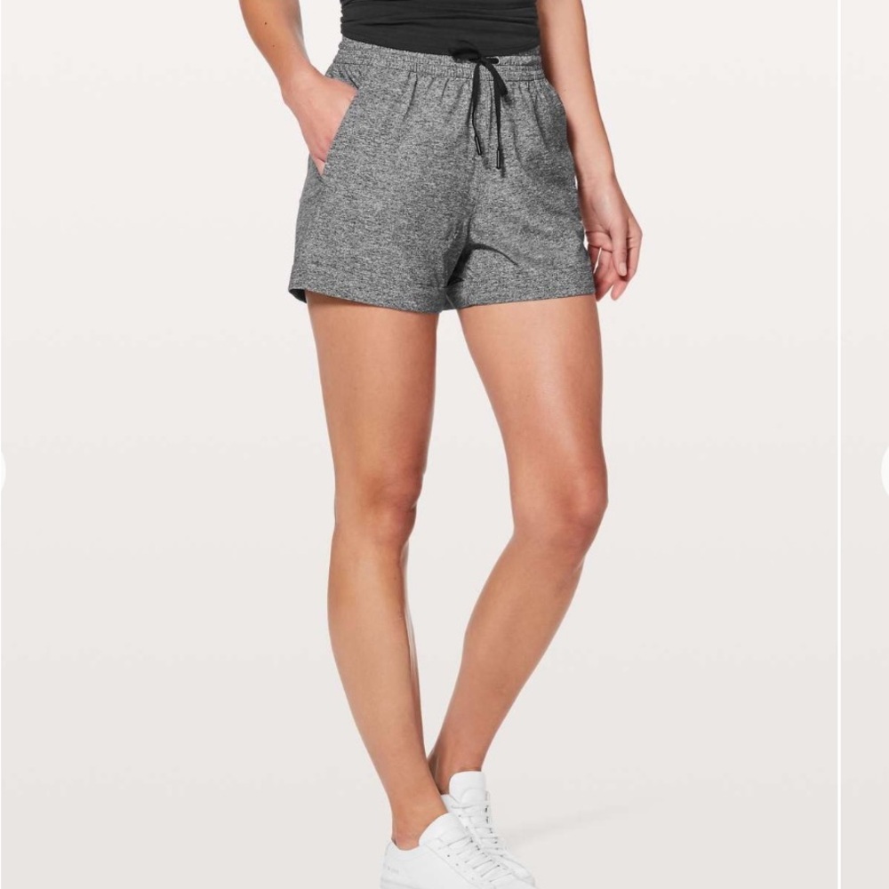 Lululemon Springs Break Away Shorts 4-Way Stretch 3"